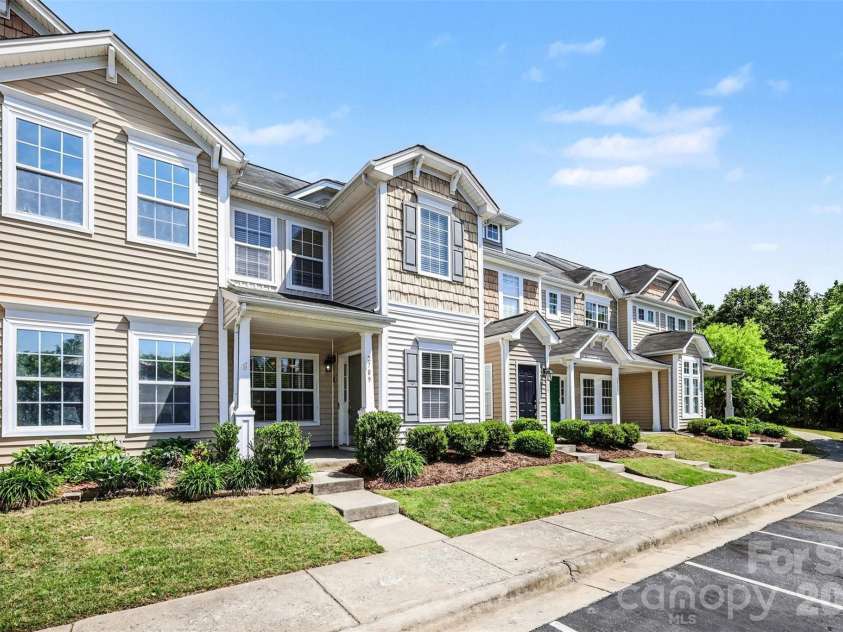 2709 Grain Mill Lane, Charlotte, NC 28214.  MLS# CAR4371735, YatesRealty ID 25312. 
