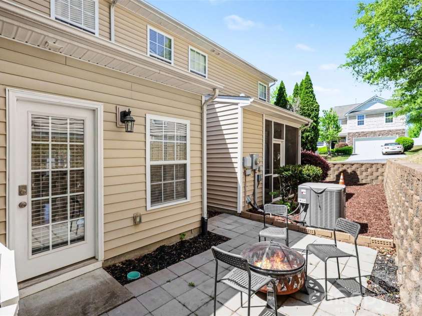 2709 Grain Mill Lane, Charlotte, NC 28214.  MLS# CAR4371735, YatesRealty ID 25312. 