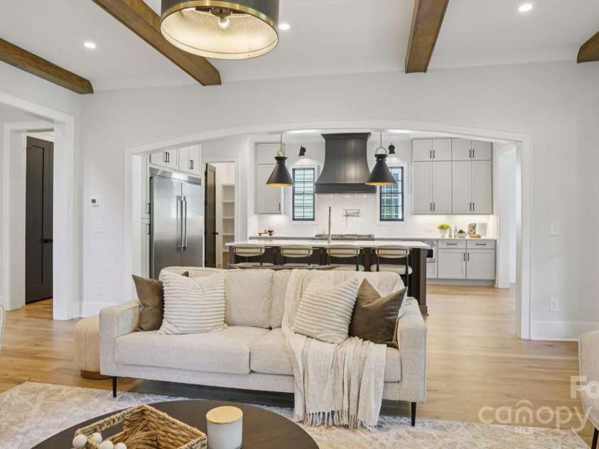 705 Mcalway Road, Charlotte, NC 28211.  MLS# CAR4308557, YatesRealty ID 25313. 