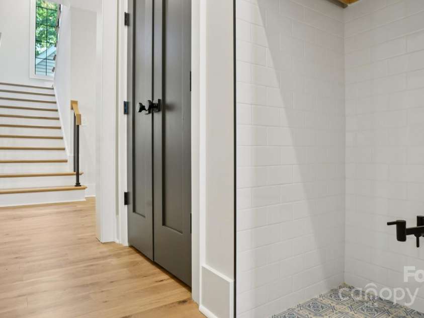 705 Mcalway Road, Charlotte, NC 28211.  MLS# CAR4308557, YatesRealty ID 25313. 