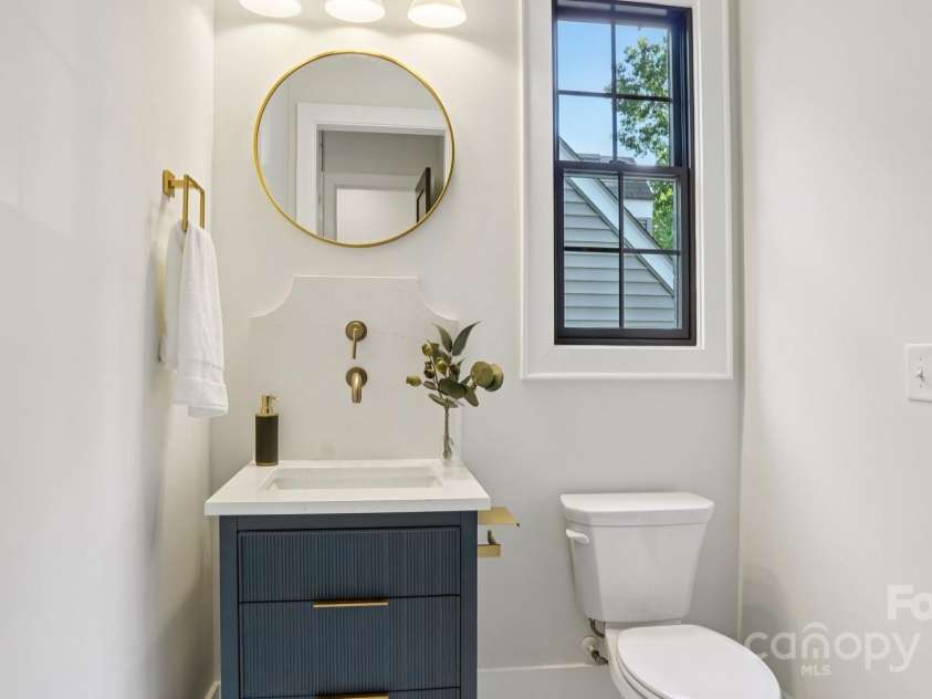 705 Mcalway Road, Charlotte, NC 28211.  MLS# CAR4308557, YatesRealty ID 25313. 