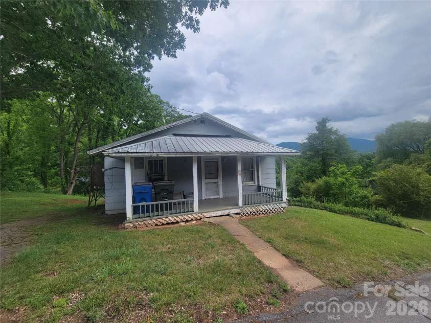 170 Ray Street, Waynesville, NC 28786.  MLS# CAR4386015, YatesRealty ID 25314. 