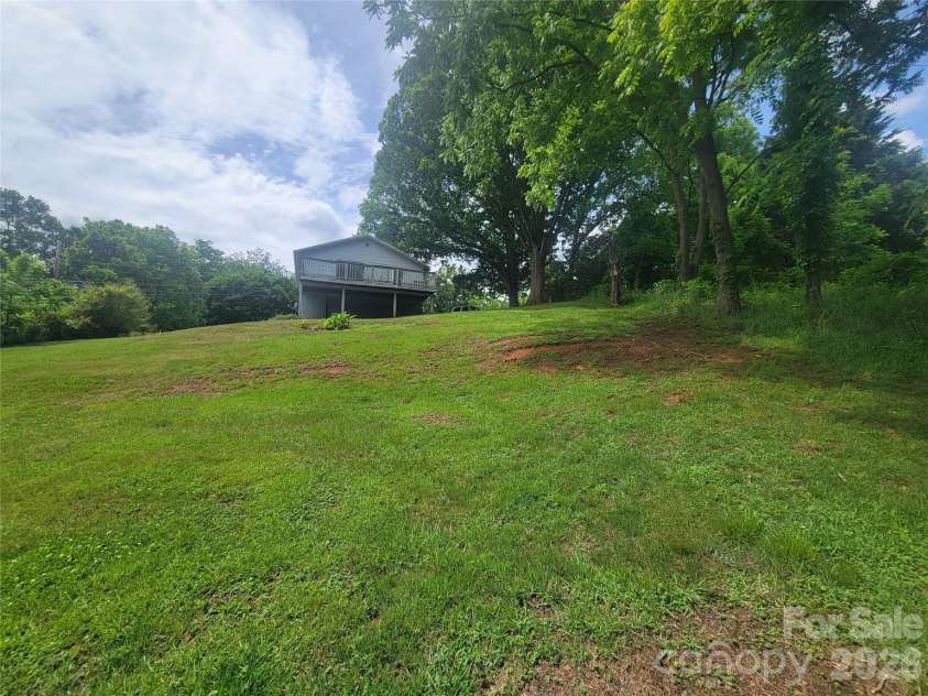 170 Ray Street, Waynesville, NC 28786.  MLS# CAR4386015, YatesRealty ID 25314. 