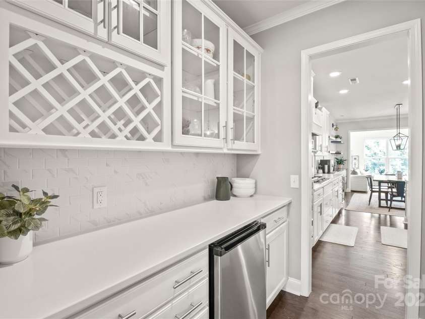 6320 Tilley Way, Matthews, NC 28105.  MLS# CAR4274022, YatesRealty ID 25314. A stylish and functional butler’s pantry offers seamless flow between the kitchen and dining room, complete with upper cabinets and wine fridge (conveys).