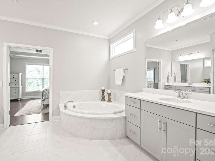 6320 Tilley Way, Matthews, NC 28105.  MLS# CAR4274022, YatesRealty ID 25314. Enjoy ultimate relaxation in the ensuite with dual vanities, a soaking tub, walk-in shower, and generous walk-in closet.
