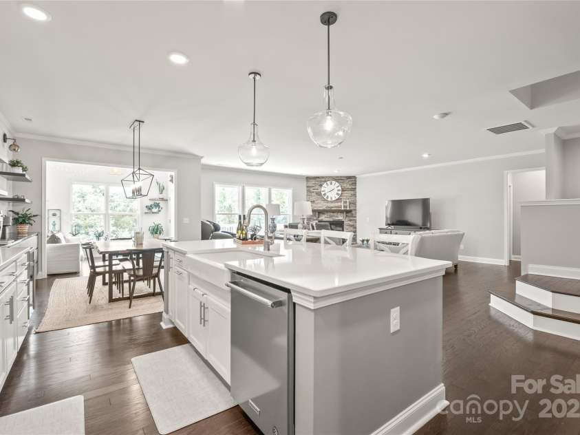 6320 Tilley Way, Matthews, NC 28105.  MLS# CAR4274022, YatesRealty ID 25314. From morning coffee in the sunroom to work-from-home hours in the office, this open floorplan keeps everything connected and comfortable.