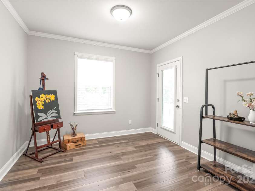 6320 Tilley Way, Matthews, NC 28105.  MLS# CAR4274022, YatesRealty ID 25314. This inviting sunroom opens to a covered patio, offering a smooth transition from indoor comfort to outdoor enjoyment.