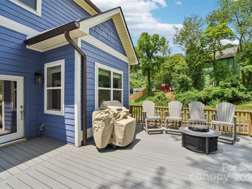 8 Apple Lane, Asheville, NC 28804.  MLS# CAR4238509, YatesRealty ID 25315. Enjoy outdoor living on the generous back deck overlooking the fenced yard