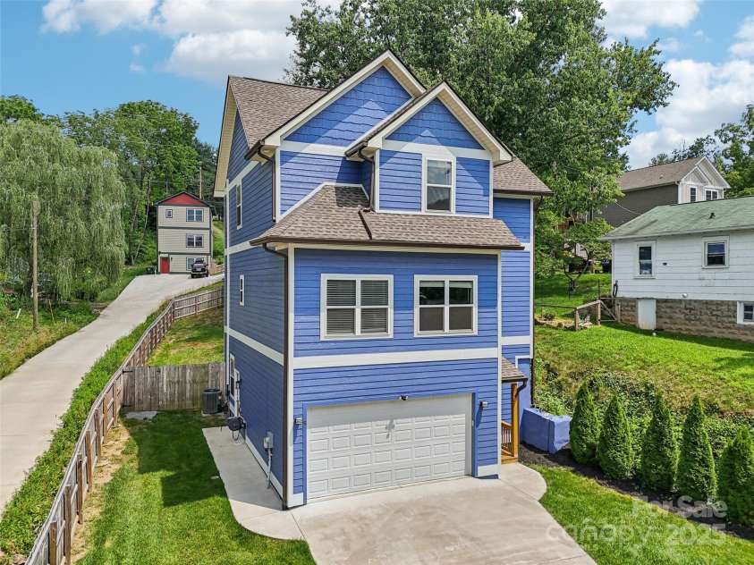 8 Apple Lane, Asheville, NC 28804.  MLS# CAR4238509, YatesRealty ID 25315. Welcoming curb appeal with Craftsman details and mature landscaping