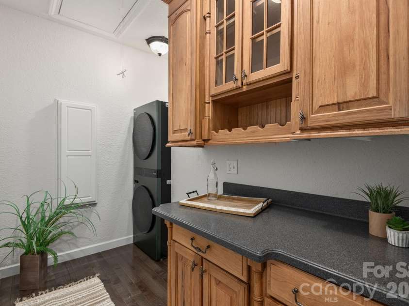 86 Oak Hollow Drive, Asheville, NC 28805.  MLS# CAR4341516, YatesRealty ID 25316. Huge Laundry with Storage