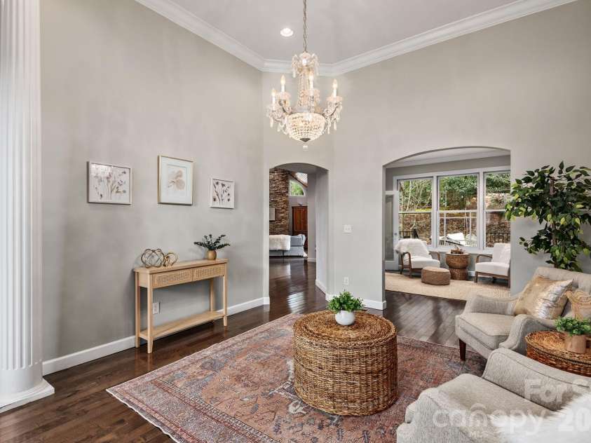 86 Oak Hollow Drive, Asheville, NC 28805.  MLS# CAR4341516, YatesRealty ID 25316. Inviting Light-Filled Entry Room