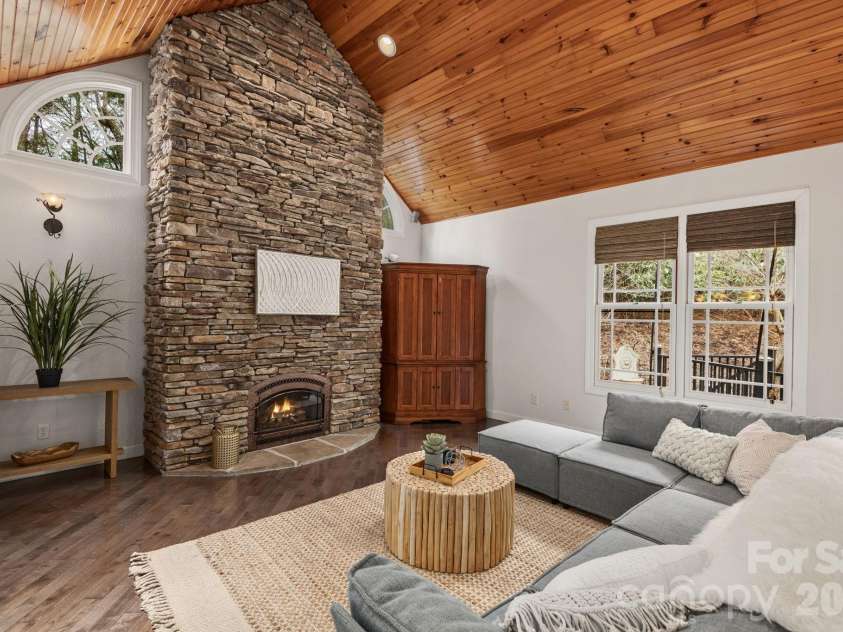86 Oak Hollow Drive, Asheville, NC 28805.  MLS# CAR4341516, YatesRealty ID 25316. Stacked Stone Fireplace