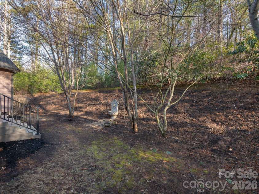 86 Oak Hollow Drive, Asheville, NC 28805.  MLS# CAR4341516, YatesRealty ID 25316. Tranquil Yard Space