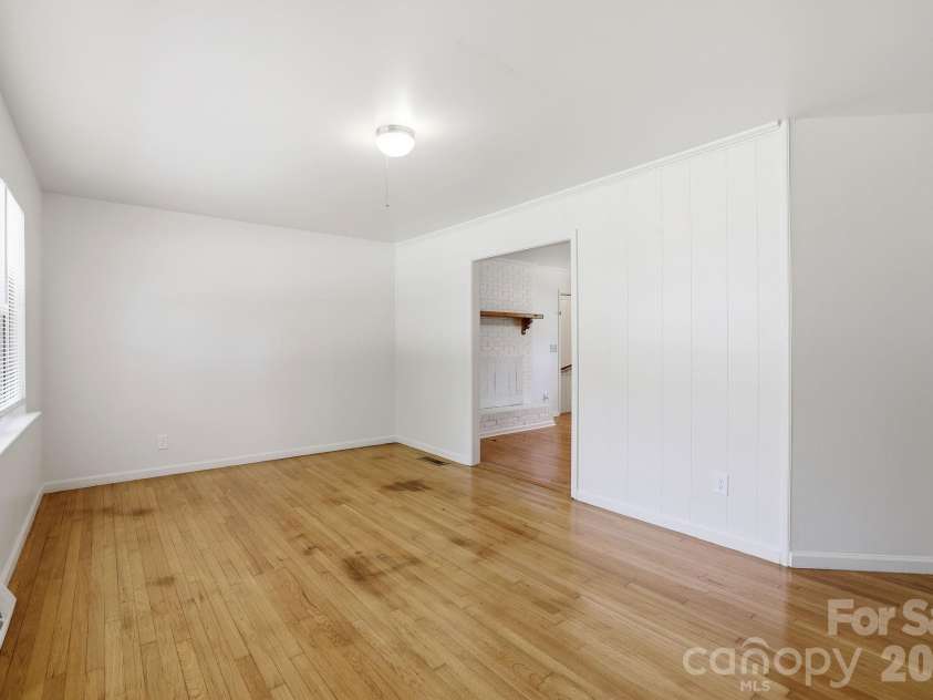 225 Middleton Avenue, Matthews, NC 28104.  MLS# CAR4379594, YatesRealty ID 25317. 