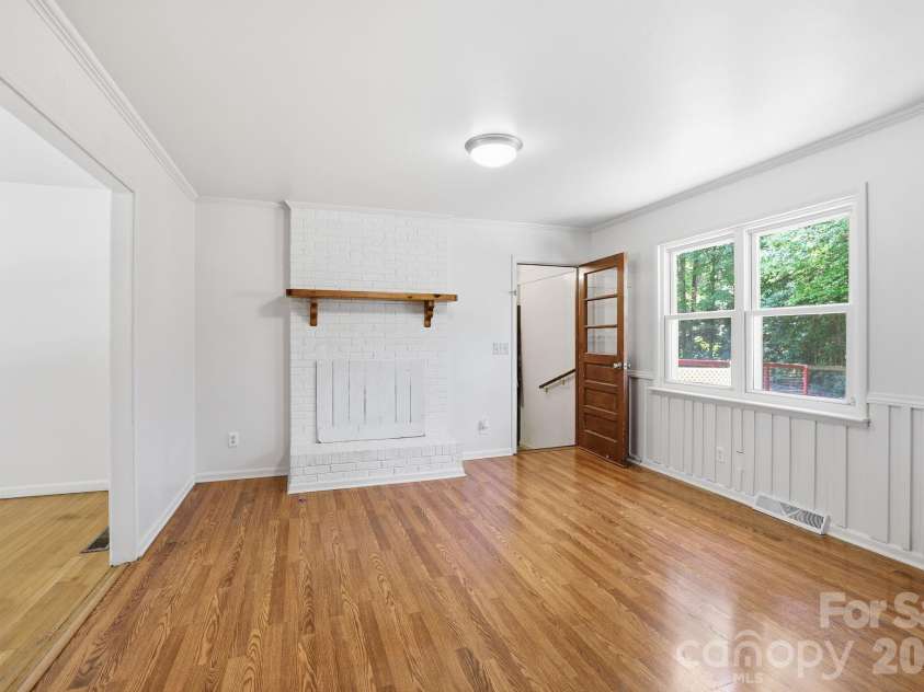 225 Middleton Avenue, Matthews, NC 28104.  MLS# CAR4379594, YatesRealty ID 25317. 