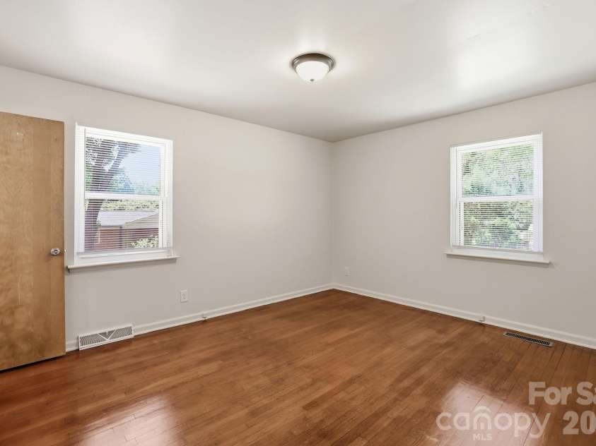 225 Middleton Avenue, Matthews, NC 28104.  MLS# CAR4379594, YatesRealty ID 25317. 