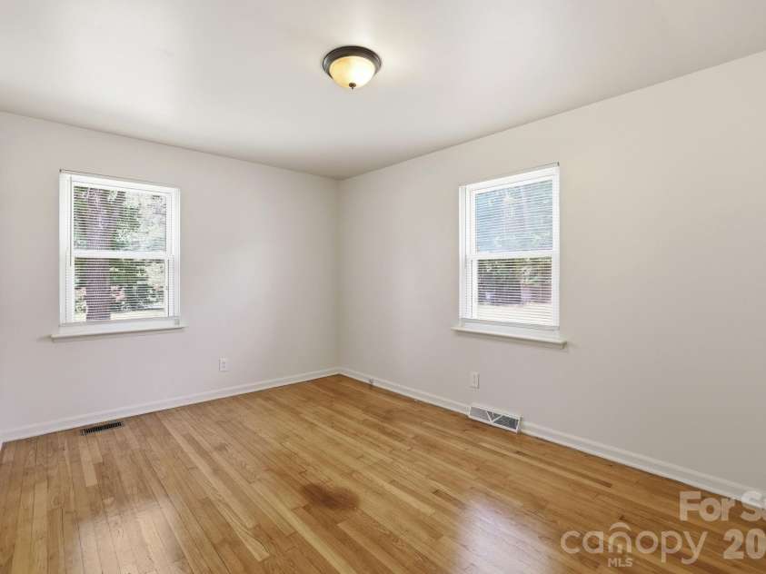225 Middleton Avenue, Matthews, NC 28104.  MLS# CAR4379594, YatesRealty ID 25317. 