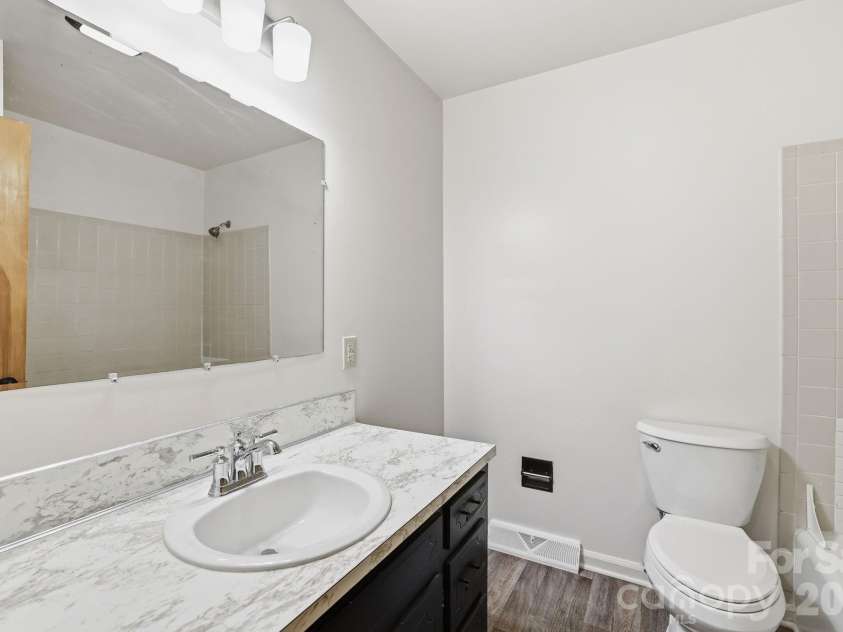 225 Middleton Avenue, Matthews, NC 28104.  MLS# CAR4379594, YatesRealty ID 25317. 