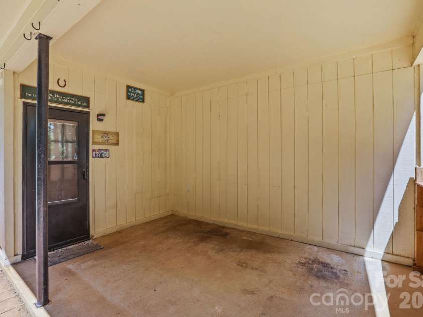 225 Middleton Avenue, Matthews, NC 28104.  MLS# CAR4379594, YatesRealty ID 25317. 