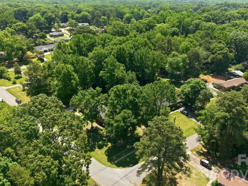 225 Middleton Avenue, Matthews, NC 28104.  MLS# CAR4379594, YatesRealty ID 25317. 