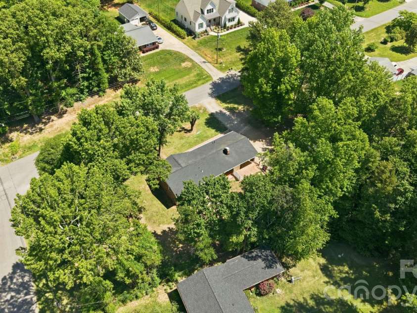225 Middleton Avenue, Matthews, NC 28104.  MLS# CAR4379594, YatesRealty ID 25317. 