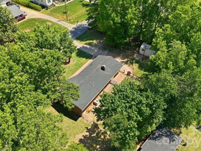 225 Middleton Avenue, Matthews, NC 28104.  MLS# CAR4379594, YatesRealty ID 25317. 