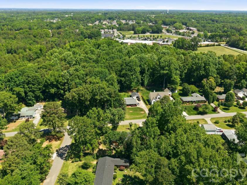 225 Middleton Avenue, Matthews, NC 28104.  MLS# CAR4379594, YatesRealty ID 25317. 