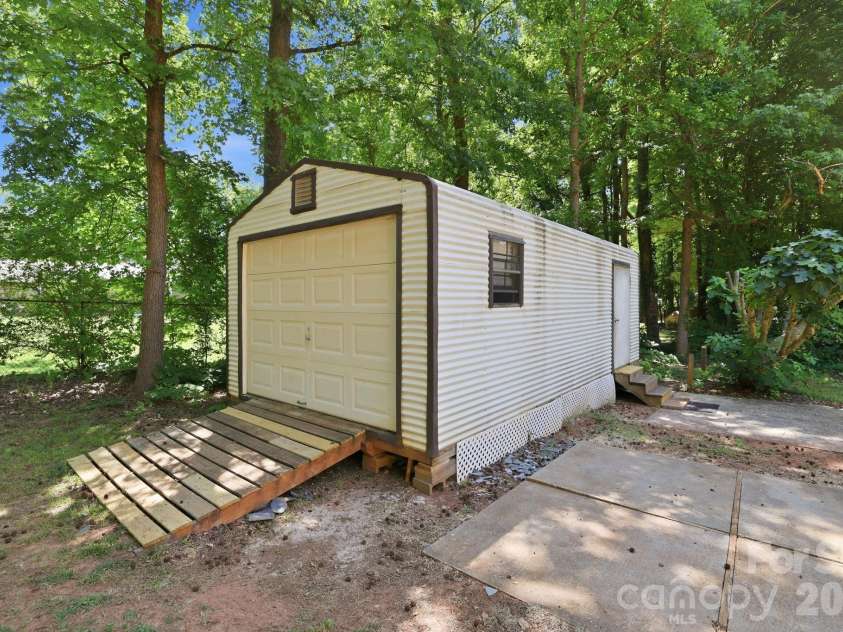 225 Middleton Avenue, Matthews, NC 28104.  MLS# CAR4379594, YatesRealty ID 25317. Storage shed with Power