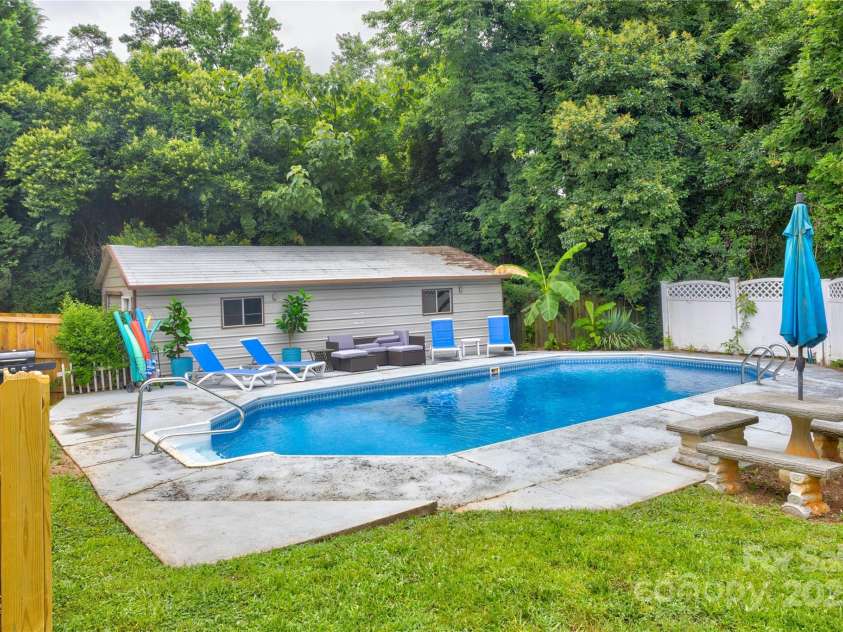 303 Odell Street, Kannapolis, NC 28083.  MLS# CAR4276347, YatesRealty ID 25317. 