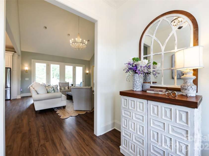 416 Yorkfield Drive, Shelby, NC 28150.  MLS# CAR4276918, YatesRealty ID 25318. Beautiful Foyer!