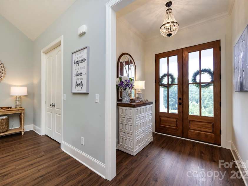 416 Yorkfield Drive, Shelby, NC 28150.  MLS# CAR4276918, YatesRealty ID 25318. Custom, double door entry!