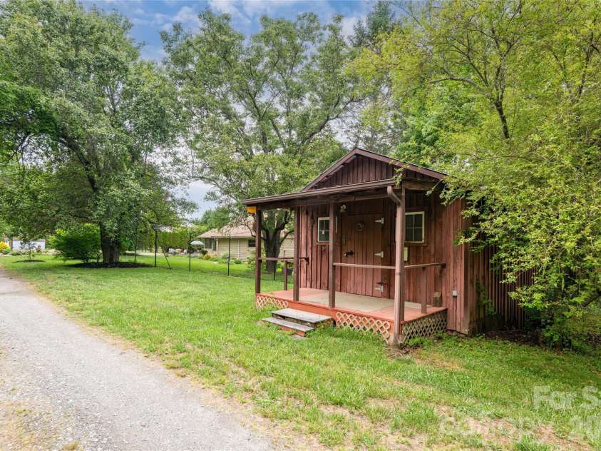 56 Donna Lane, Alexander, NC 28701.  MLS# CAR4379606, YatesRealty ID 25319. 