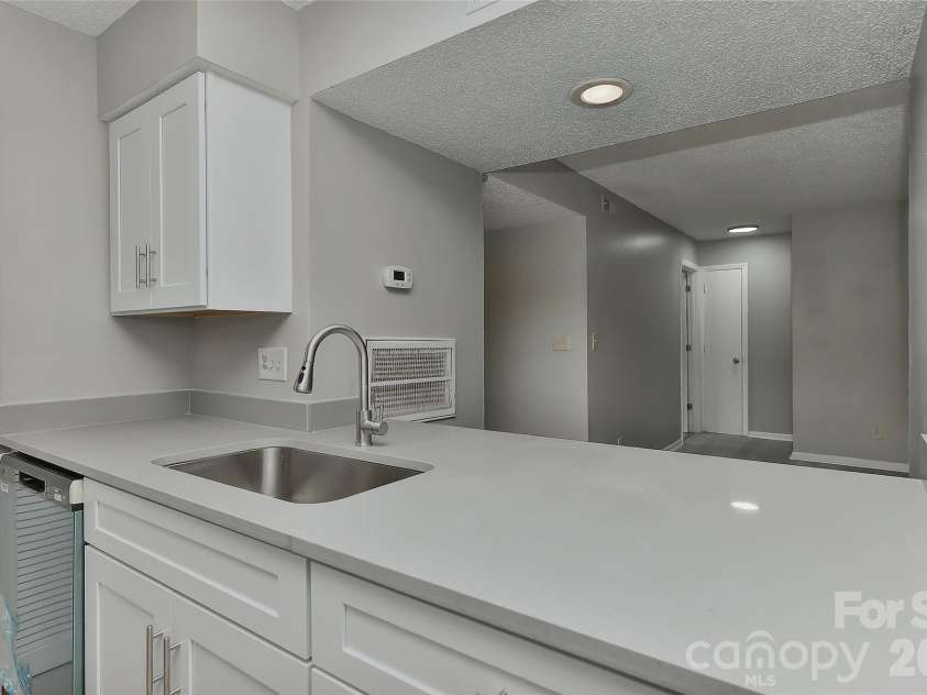 11024 Harrowfield Road, Charlotte, NC 28226.  MLS# CAR4352127, YatesRealty ID 2532. 
