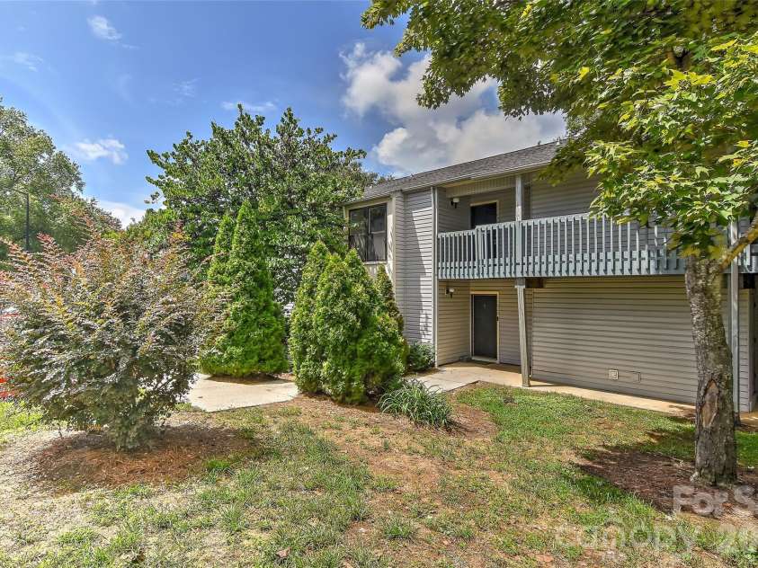 11024 Harrowfield Road, Charlotte, NC 28226.  MLS# CAR4352127, YatesRealty ID 2532. 