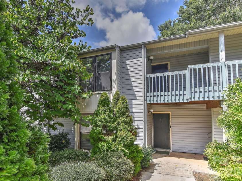 11024 Harrowfield Road, Charlotte, NC 28226.  MLS# CAR4352127, YatesRealty ID 2532. 