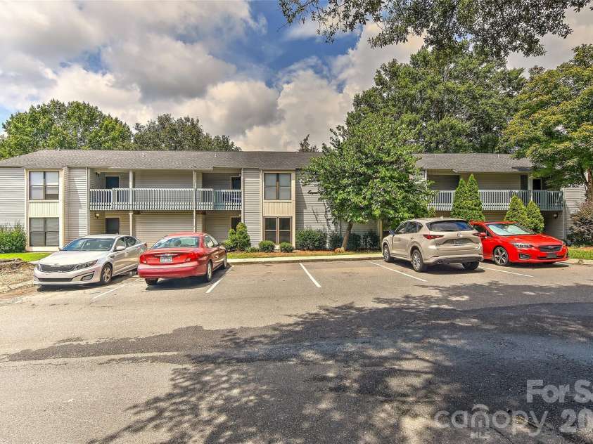 11024 Harrowfield Road, Charlotte, NC 28226.  MLS# CAR4352127, YatesRealty ID 2532. 
