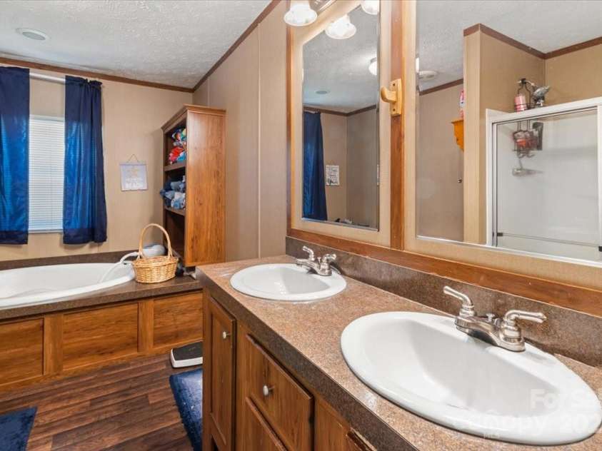 132 Bailey Mountain Road, Mars Hill, NC 28754.  MLS# CAR4288819, YatesRealty ID 2532. Master bath