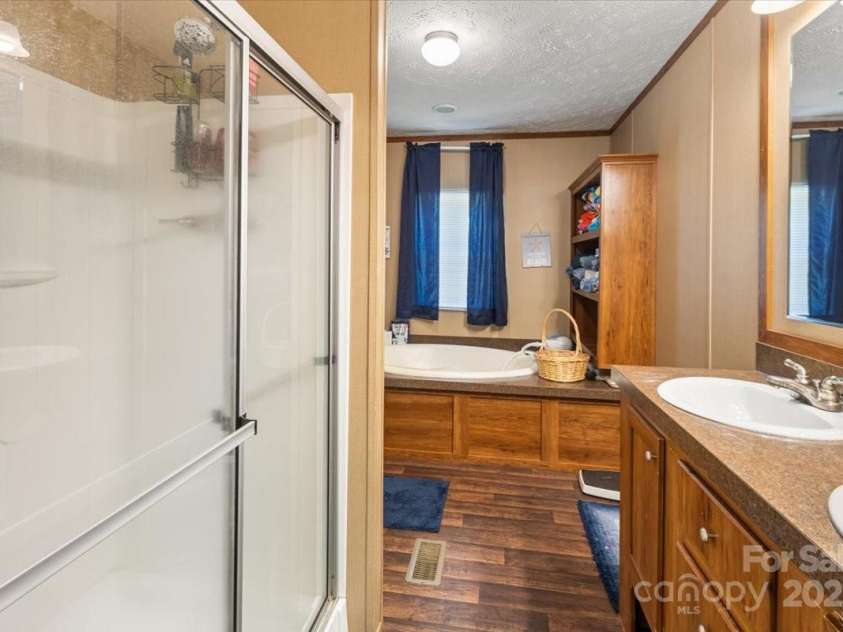 132 Bailey Mountain Road, Mars Hill, NC 28754.  MLS# CAR4288819, YatesRealty ID 2532. Master bath