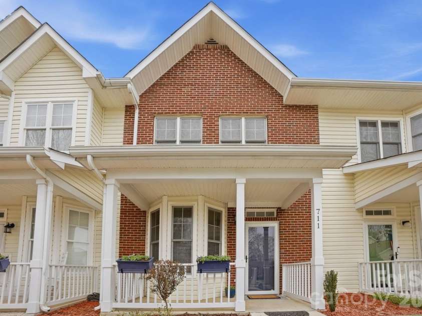 711 Stone Village Drive, Fort Mill, SC 29708.  MLS# CAR4348857, YatesRealty ID 25320. 