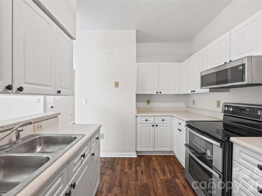 711 Stone Village Drive, Fort Mill, SC 29708.  MLS# CAR4413403, YatesRealty ID 25320. 