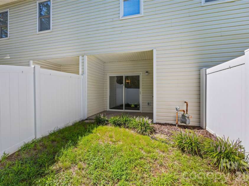 711 Stone Village Drive, Fort Mill, SC 29708.  MLS# CAR4413403, YatesRealty ID 25320. 