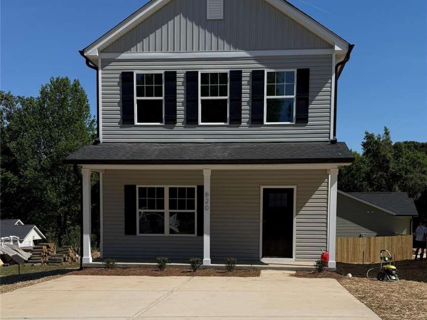 620 Ratchford Avenue, Gastonia, NC 28054.  MLS# CAR4383820, YatesRealty ID 25323. 