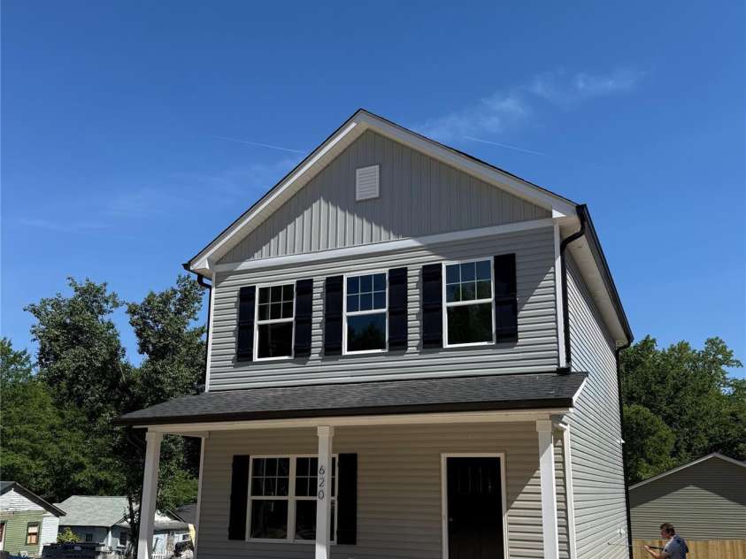 620 Ratchford Avenue, Gastonia, NC 28054.  MLS# CAR4383820, YatesRealty ID 25323. 