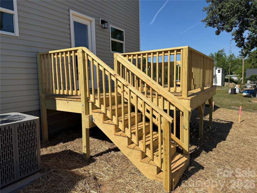 620 Ratchford Avenue, Gastonia, NC 28054.  MLS# CAR4383820, YatesRealty ID 25323. 