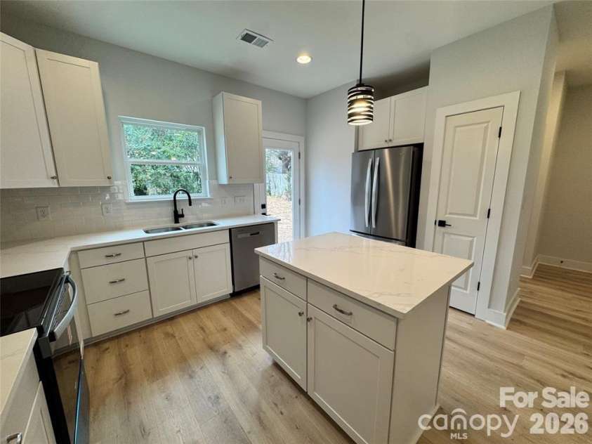 620 Ratchford Avenue, Gastonia, NC 28054.  MLS# CAR4383820, YatesRealty ID 25323. 