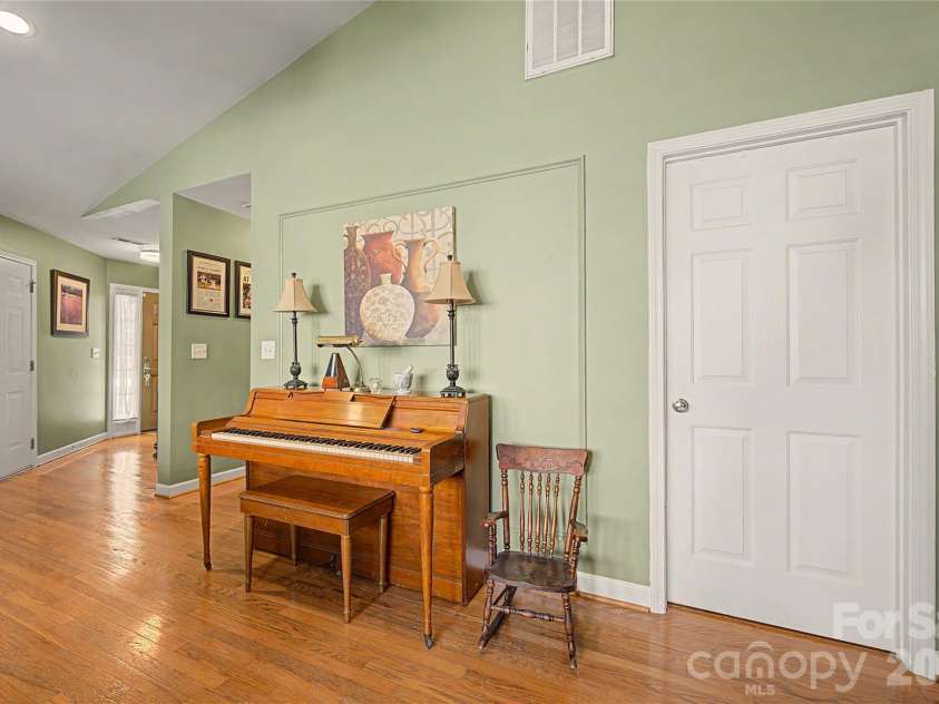 1110 Newfound Hollow Drive, Charlotte, NC 28214.  MLS# CAR4378613, YatesRealty ID 25324. 