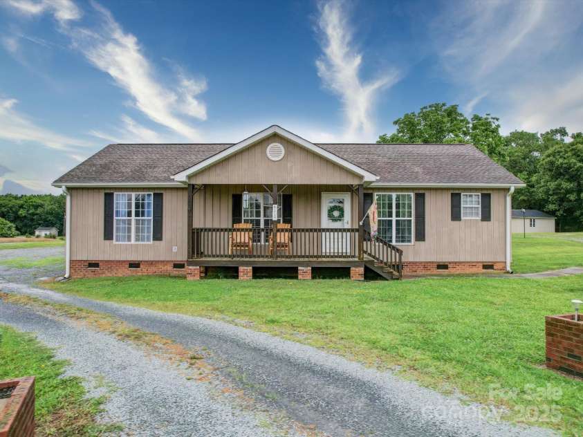 4115 Jenkins Road, Marshville, NC 28103.  MLS# CAR4325461, YatesRealty ID 25324. 