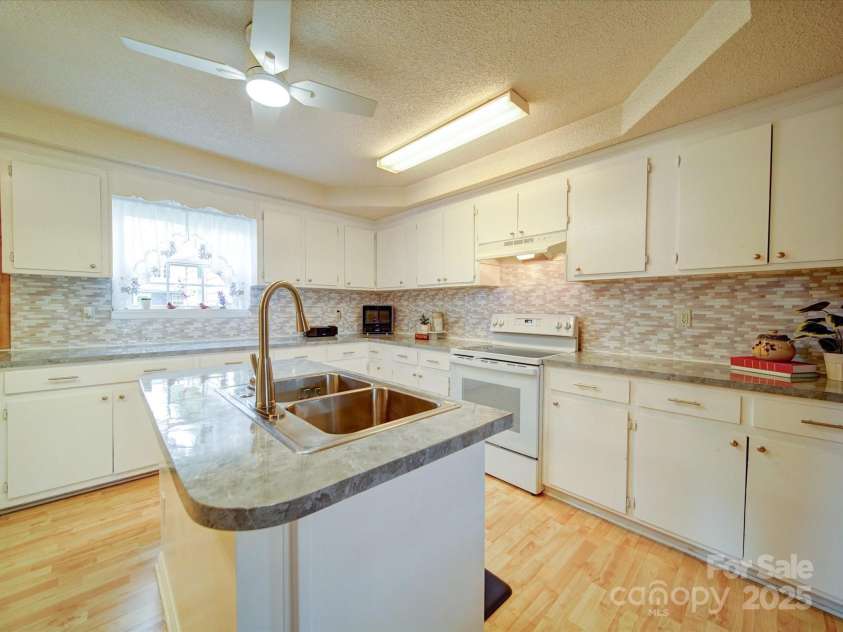 4115 Jenkins Road, Marshville, NC 28103.  MLS# CAR4325461, YatesRealty ID 25324. 