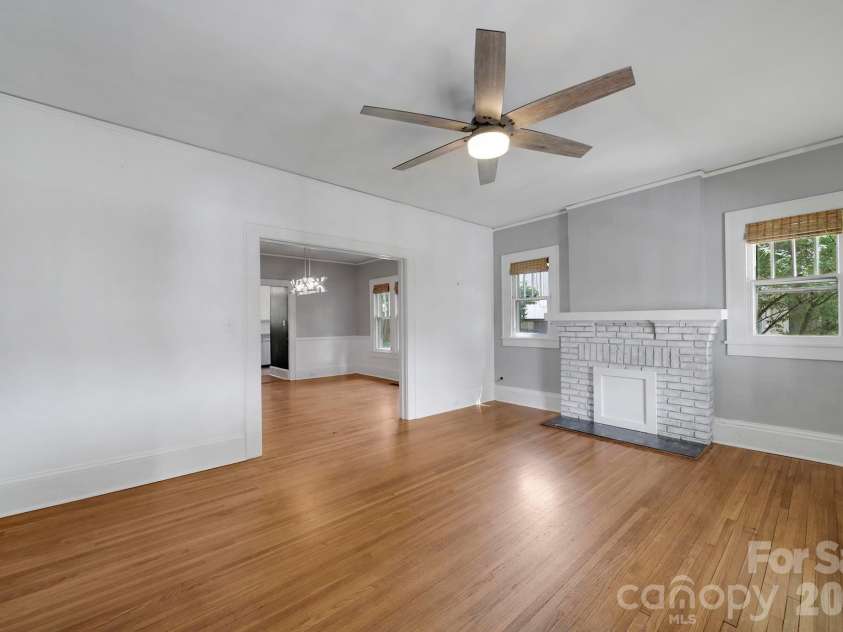 1638 Longfellow Street, Charlotte, NC 28205.  MLS# CAR4341003, YatesRealty ID 25325. 