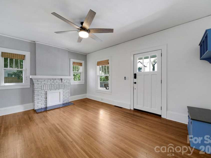 1638 Longfellow Street, Charlotte, NC 28205.  MLS# CAR4341003, YatesRealty ID 25325. 